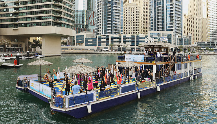 اليوغا فوق القارب | دبي، الإمارات