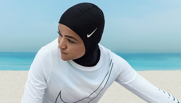 Nike Hijab Pro Manal Rostom