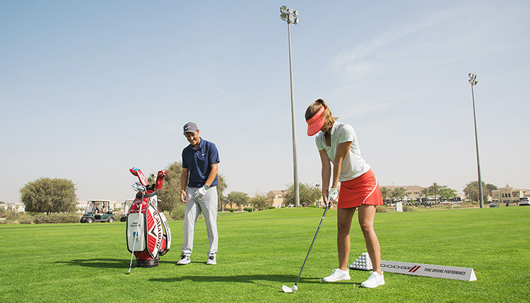 ممارسة الجولف في دبي