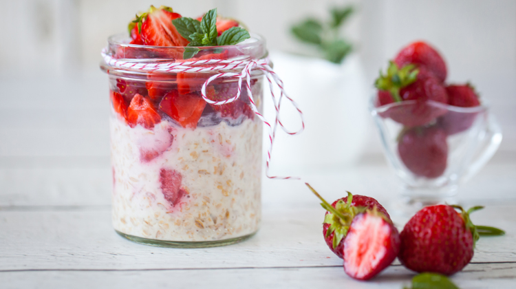 Peanut Butter and Jelly Overnight Oats - Healthy Suhoor Recipes for This Ramadan
